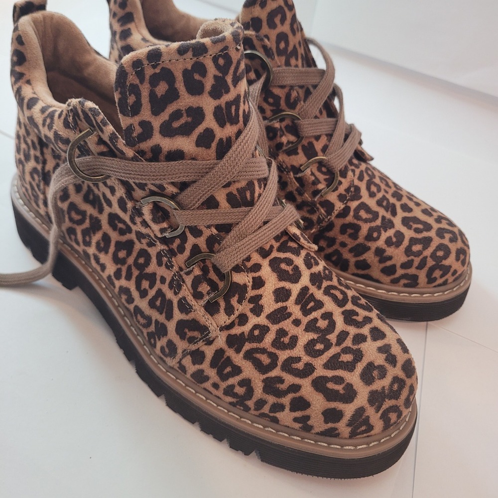 Hey‎ Girl by Corkys Campfire Leopard Ankle Boots Women 10 Lug Sole Animal Print - Picture 3 of 13